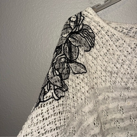 Anthropologie Knitted & Knotted Embroidered Launa Poncho Sweater - Picture 7 of 9